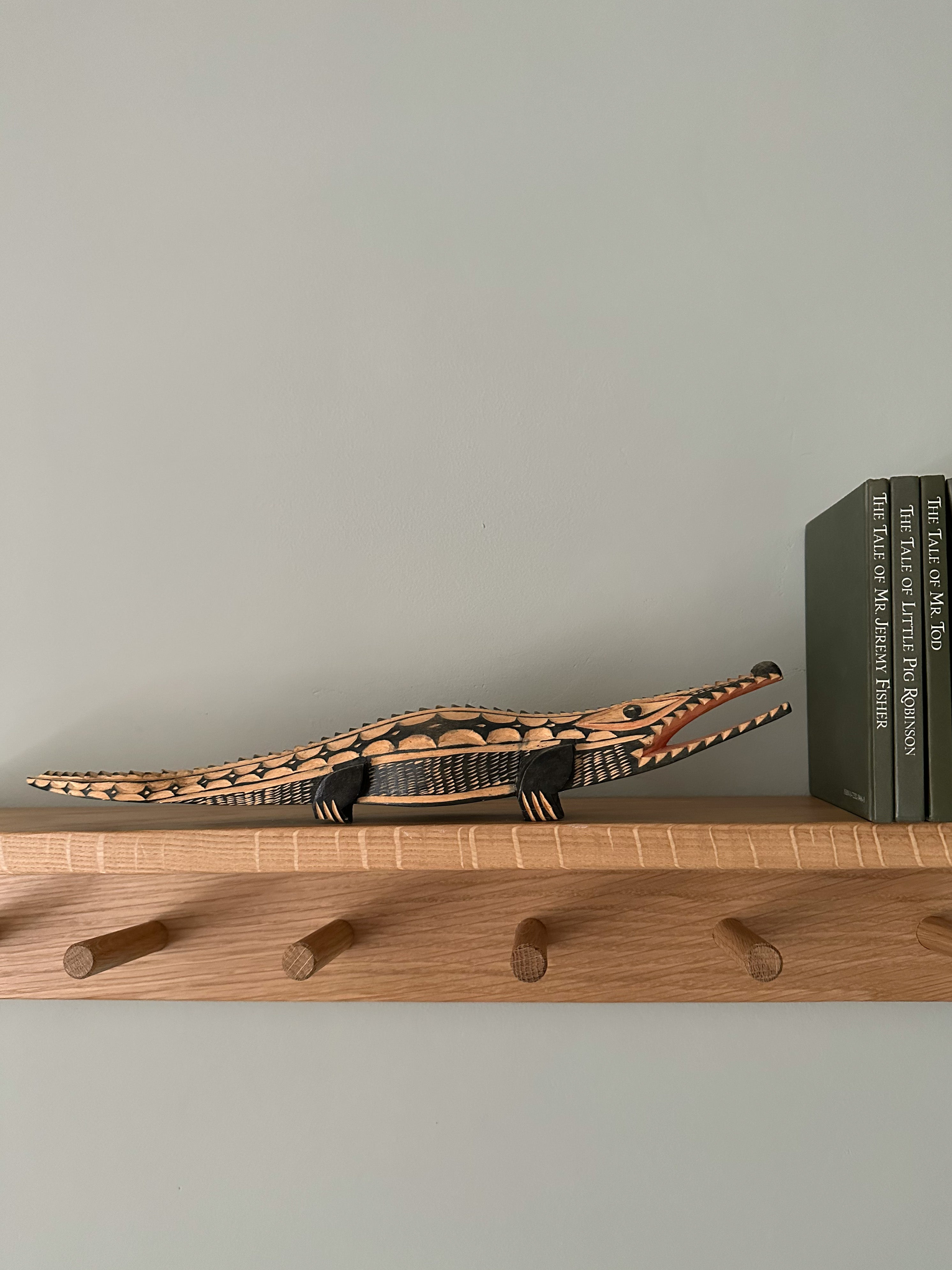 Vintage hand-carved wooden ebonised crocodile - Moppet