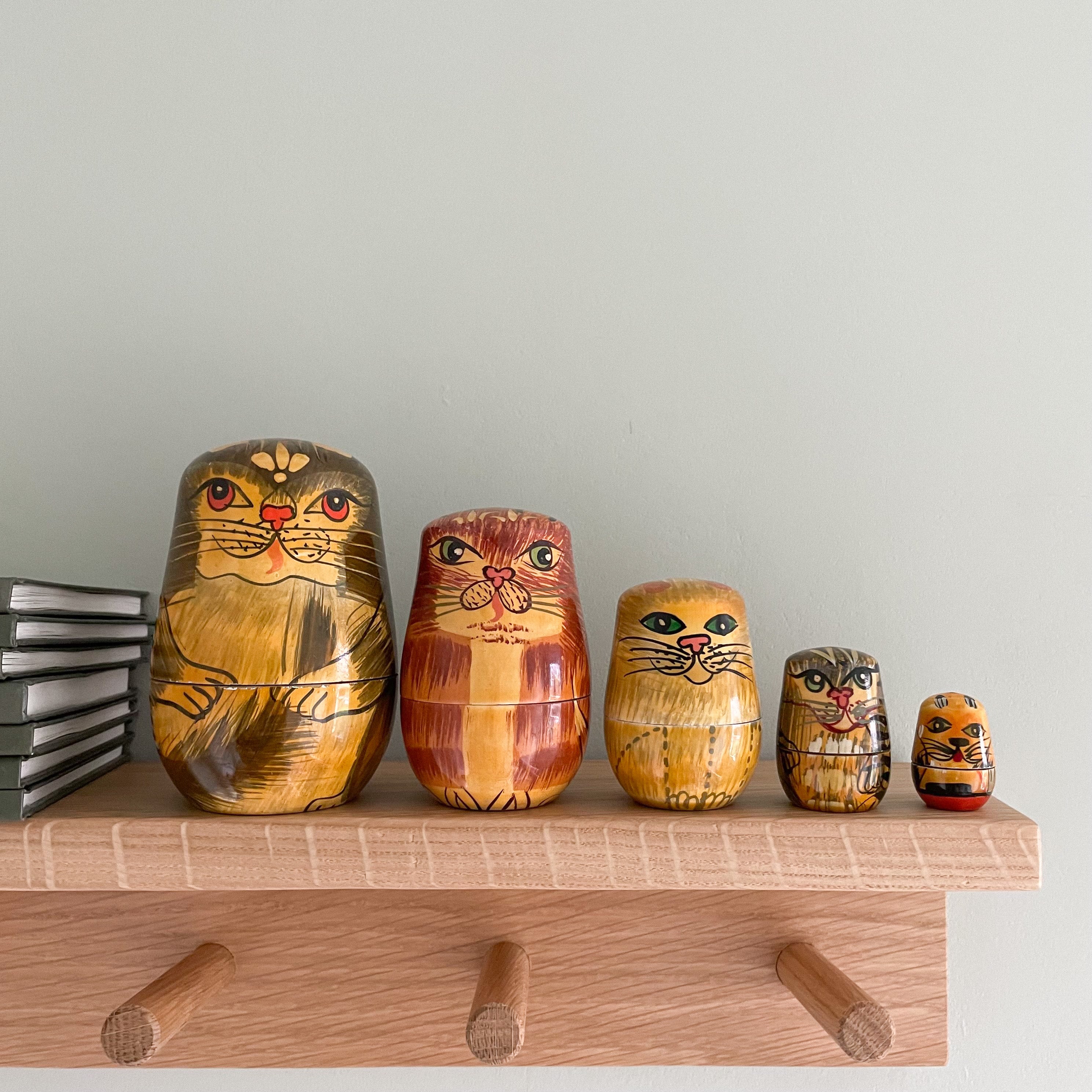 Vintage wooden nesting cat Russian Matryoshka dolls - Moppet