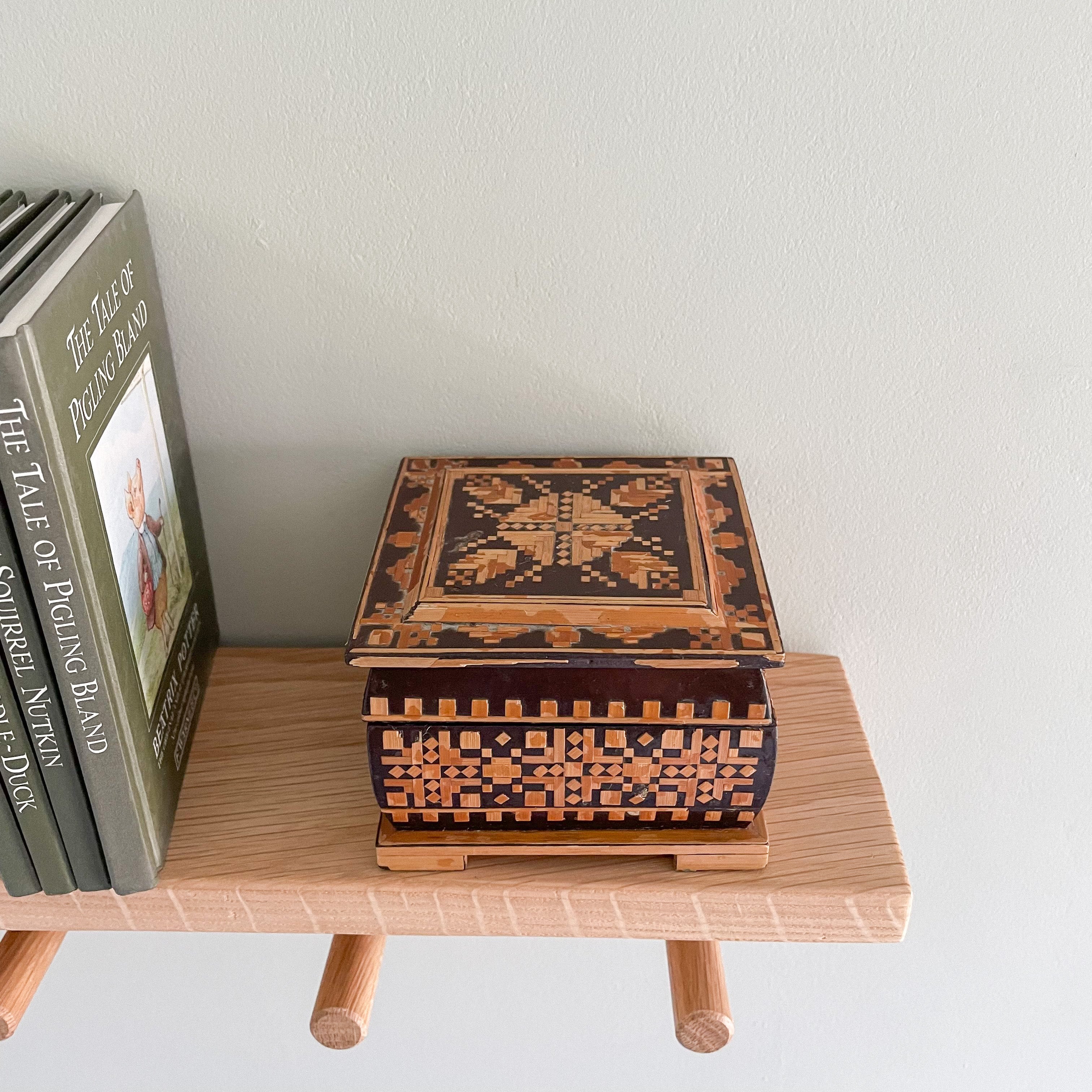 Vintage wooden and straw inlaid footed trinket or jewellery box, made in the USSR - Moppet