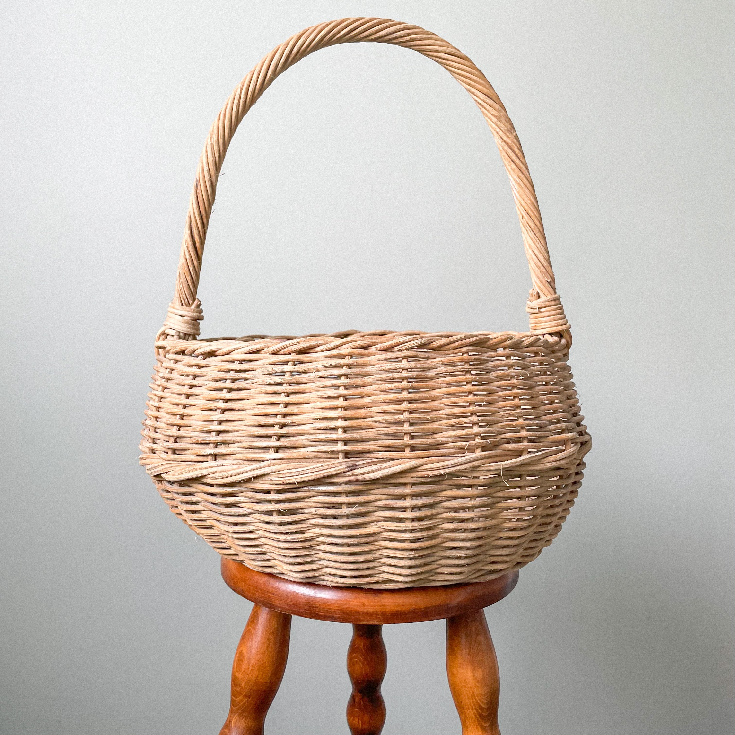 Large vintage wicker basket, Easter basket - Moppet