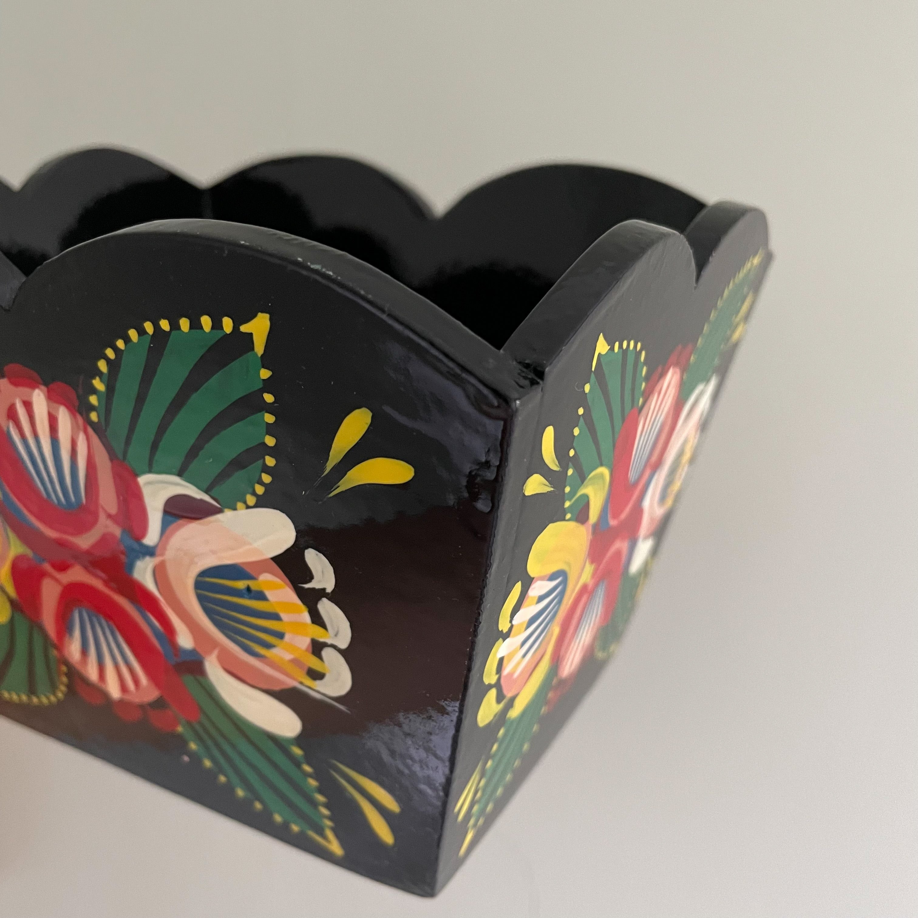 Hand painted floral Bargeware storage pots with scalloped edge, sold separately - Moppet
