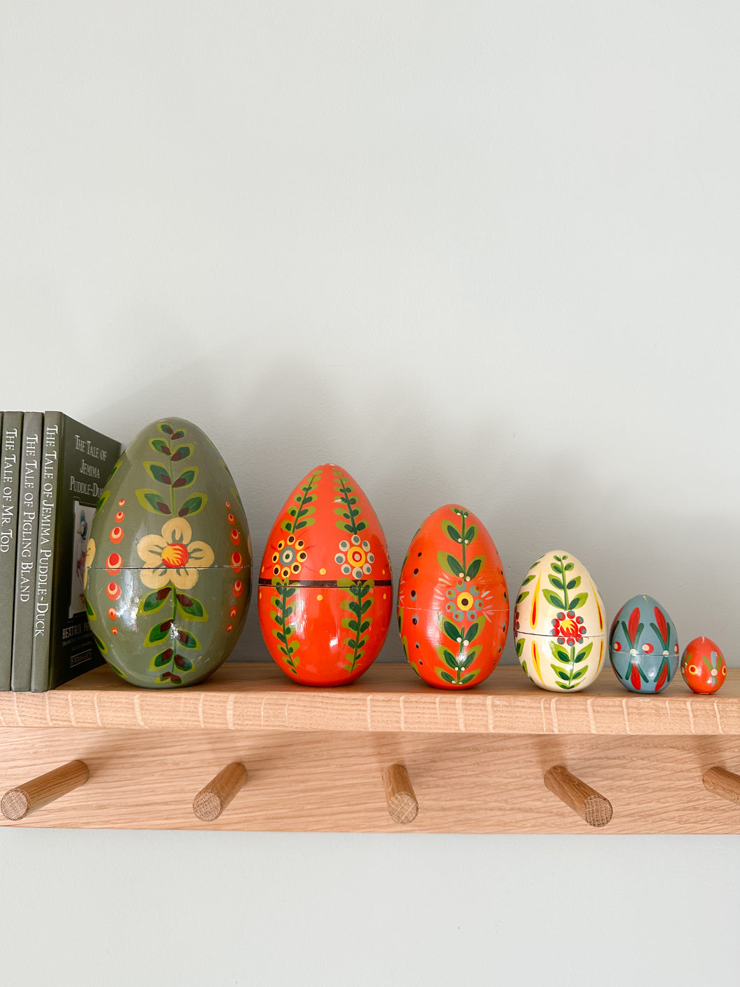 Vintage 1970s wooden nesting Easter eggs - Moppet