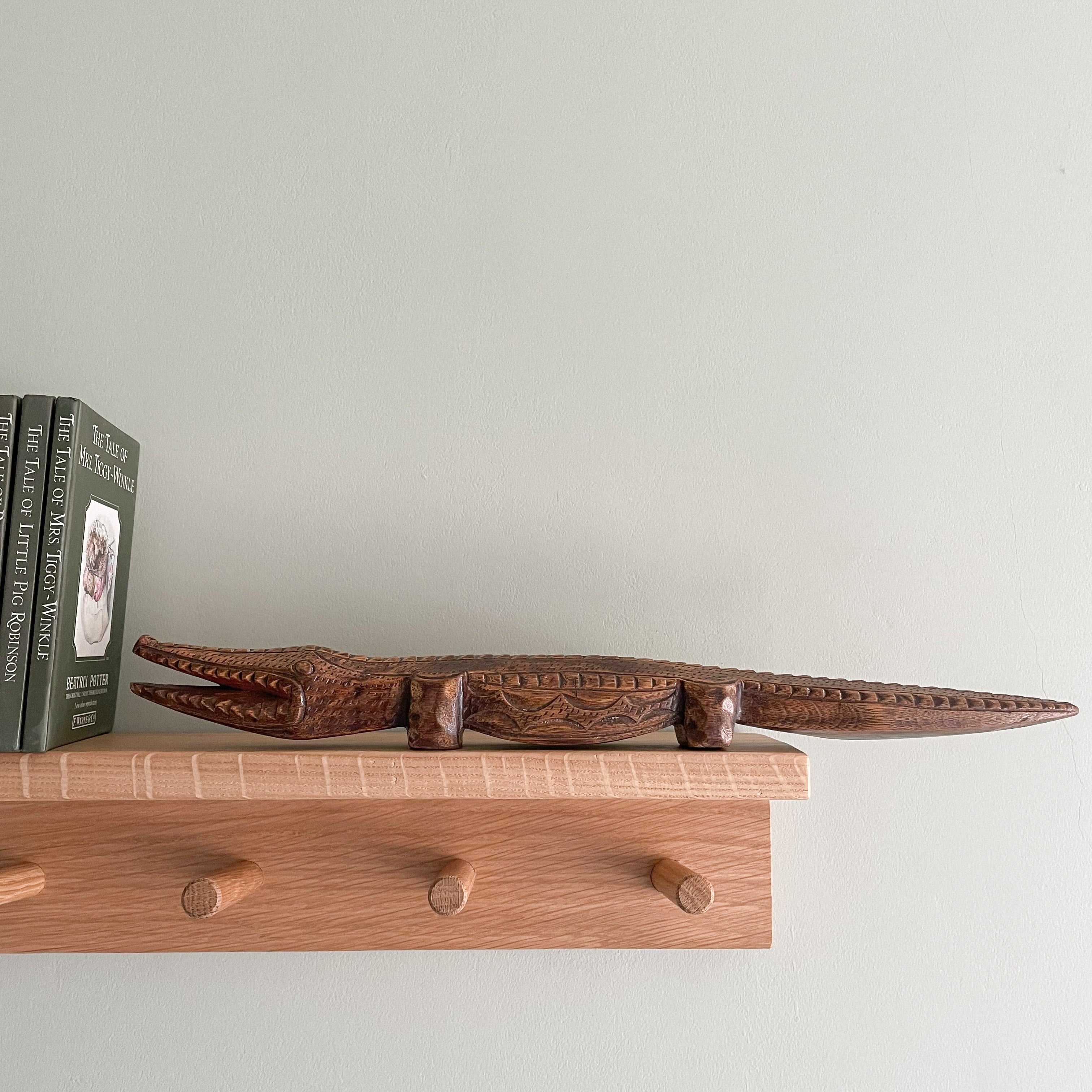 Vintage hand-carved wooden crocodile - Moppet