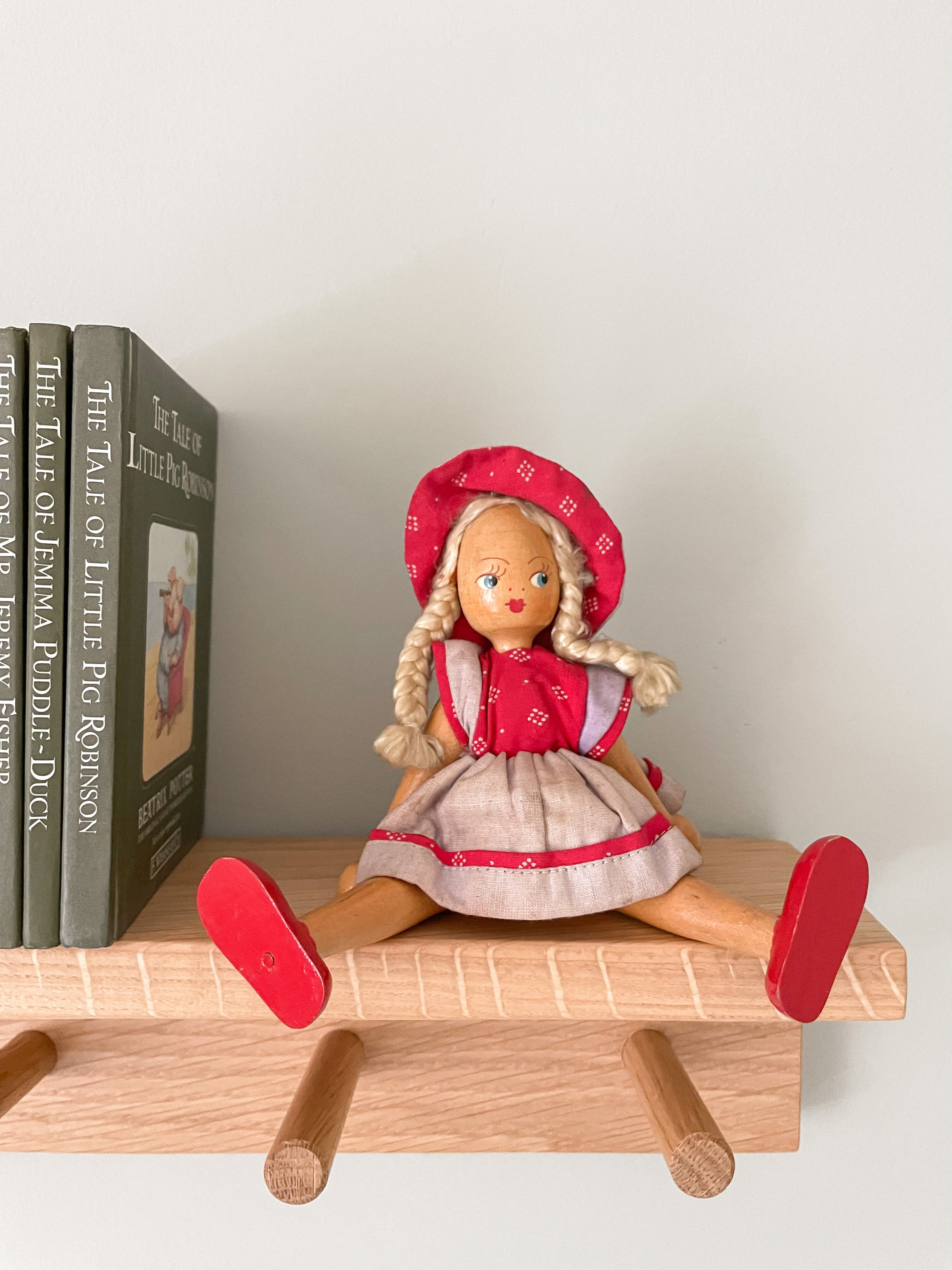 Vintage 1950s Polish wooden hand-painted Joli peg doll - Moppet