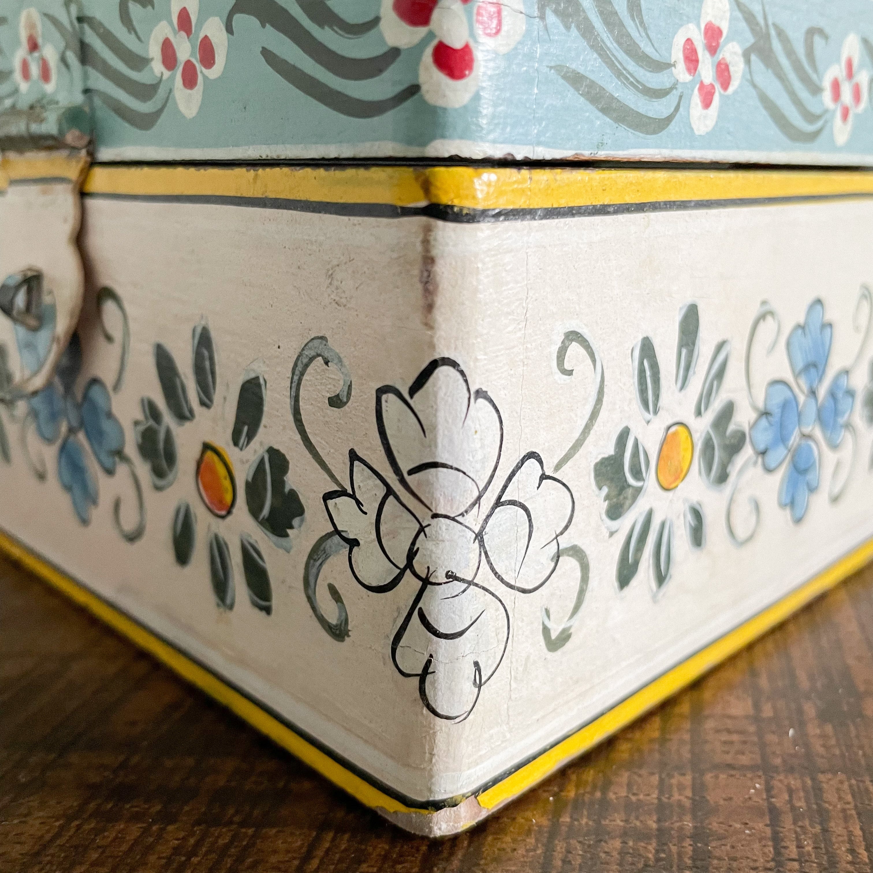 Vintage wooden Bargeware folk art trinket or jewellery box - Moppet