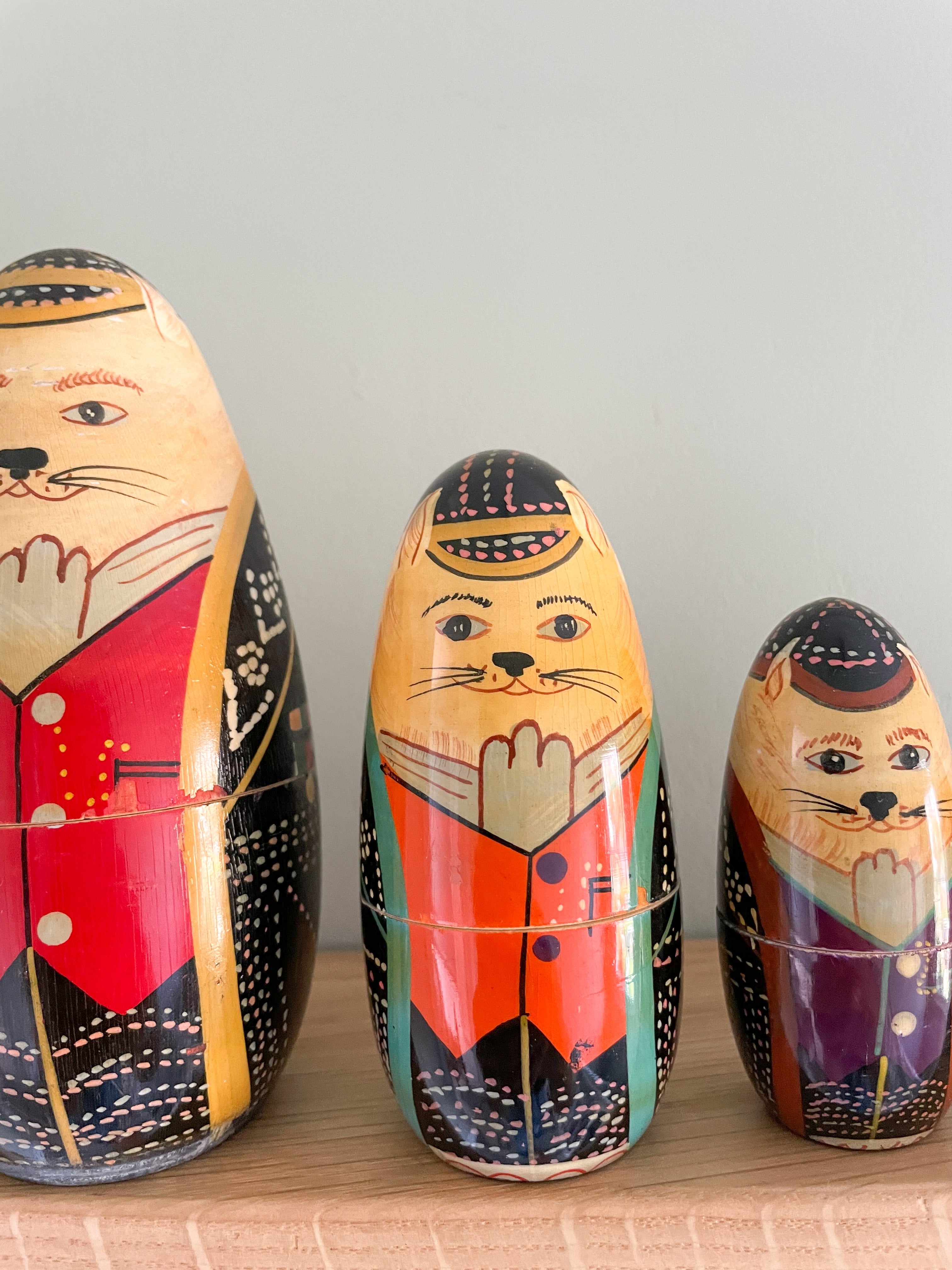Vintage wooden nesting cats Russian Matryoshka dolls - Moppet