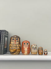 Load image into Gallery viewer, Vintage wooden nesting cat Matryoshka dolls - Moppet
