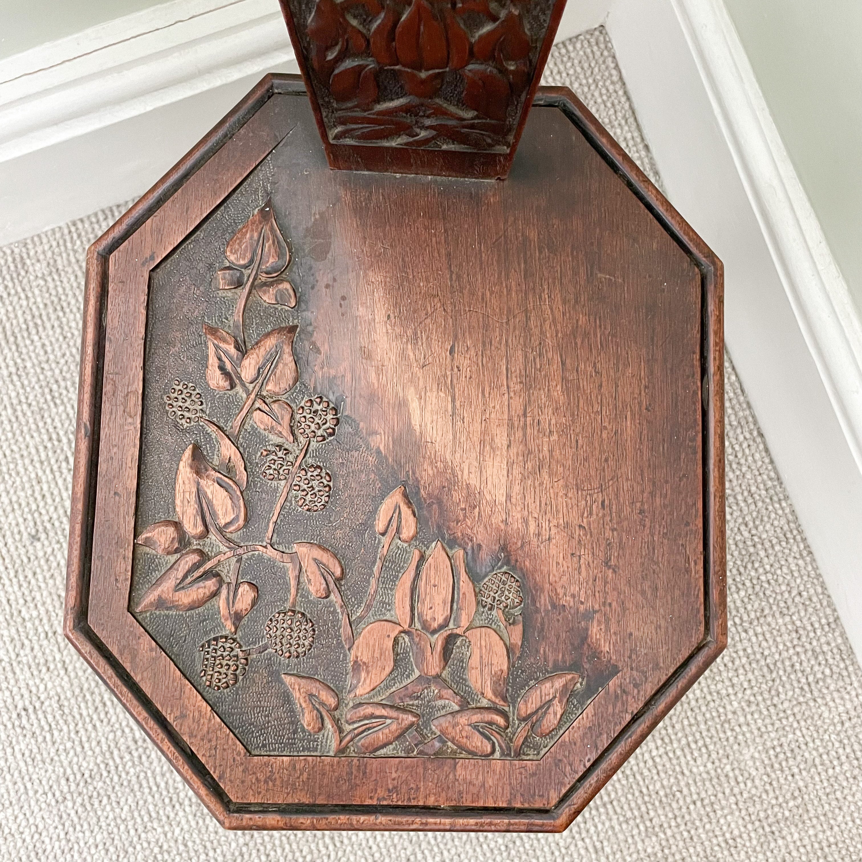 Vintage hand-carved wooden spinning chair or ‘Welsh love seat’ with bobbin-turned legs - Moppet