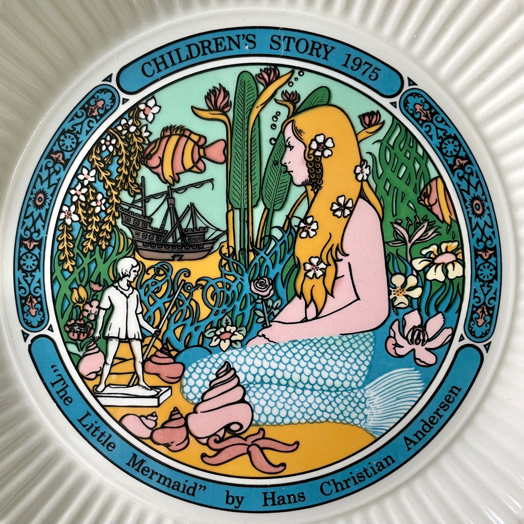 Vintage porcelain decorative children’s story plates by Wedgewood, dated 1973, 1974 and 1975 - Moppet
