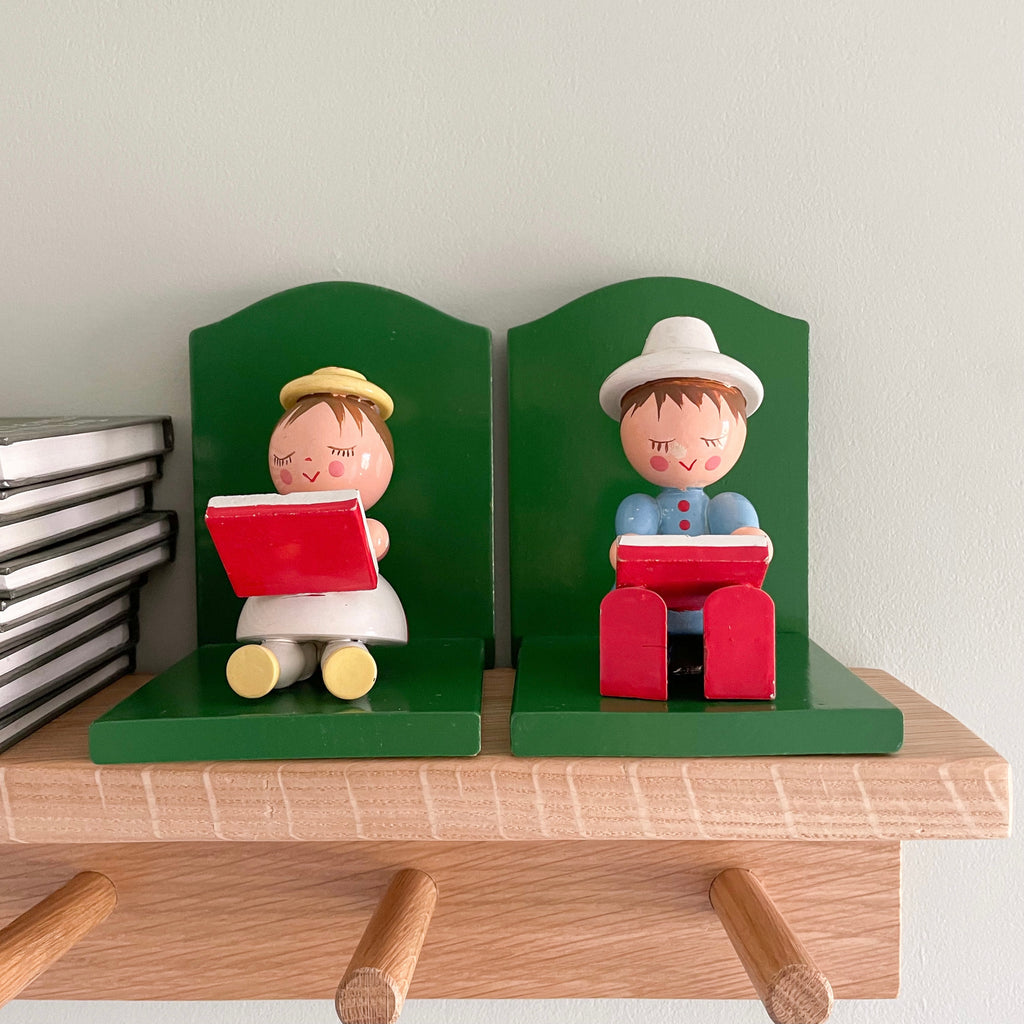 Vintage 1960s wooden Italian bookends featuring a girl and boy reading, by Sevi 1831 - Moppet