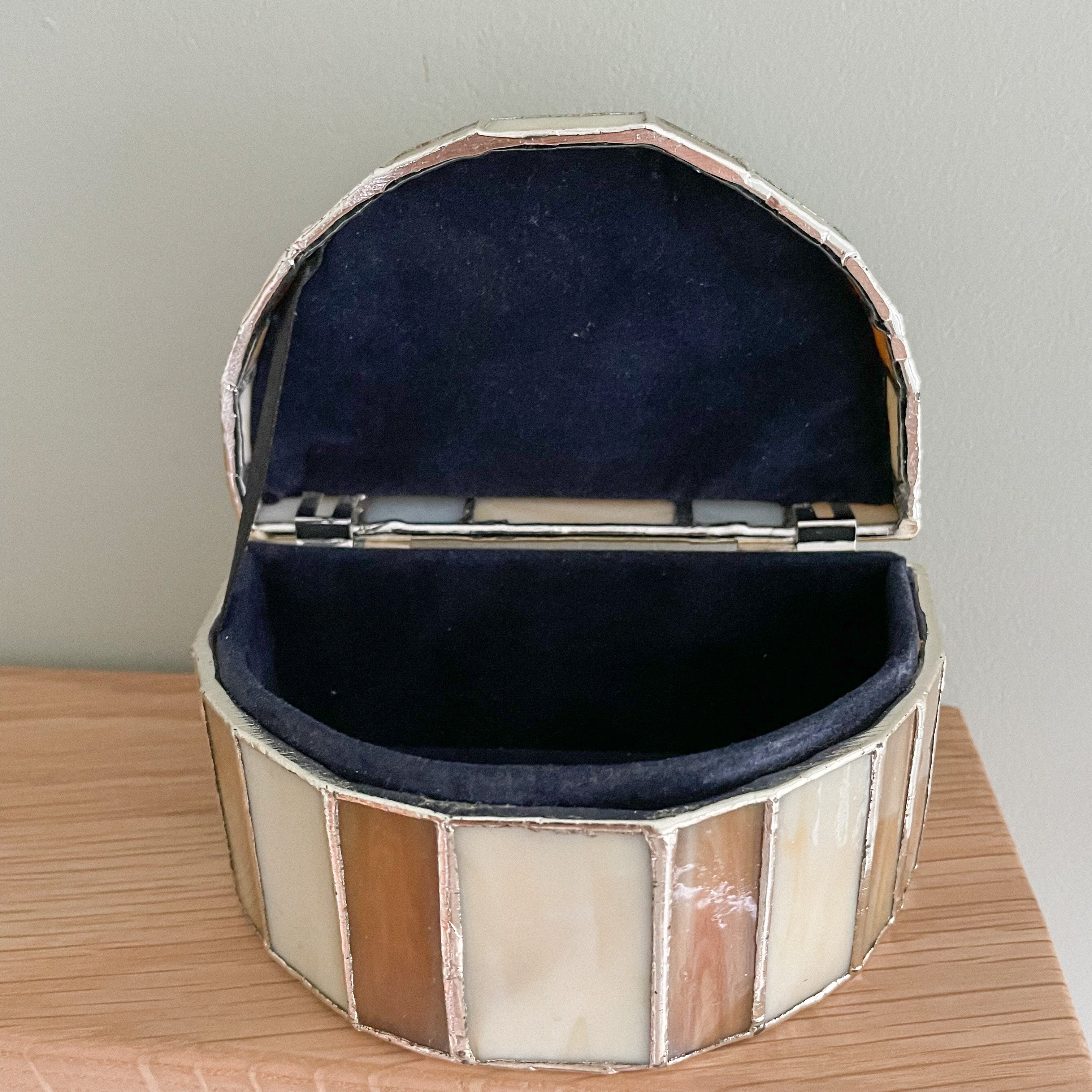 Vintage mother of pearl trinket box or jewellery box in art deco style - Moppet