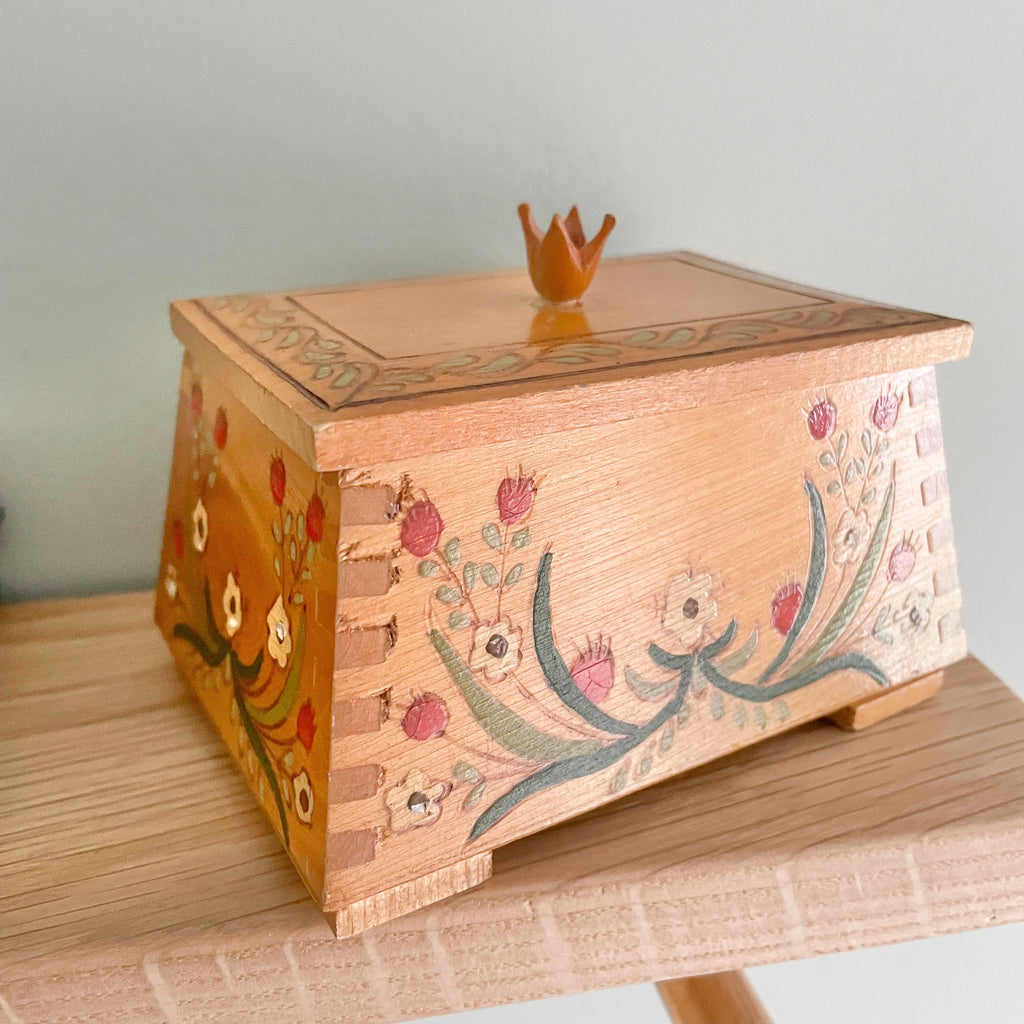Vintage wooden handmade folk art jewellery box or trinket box - Moppet