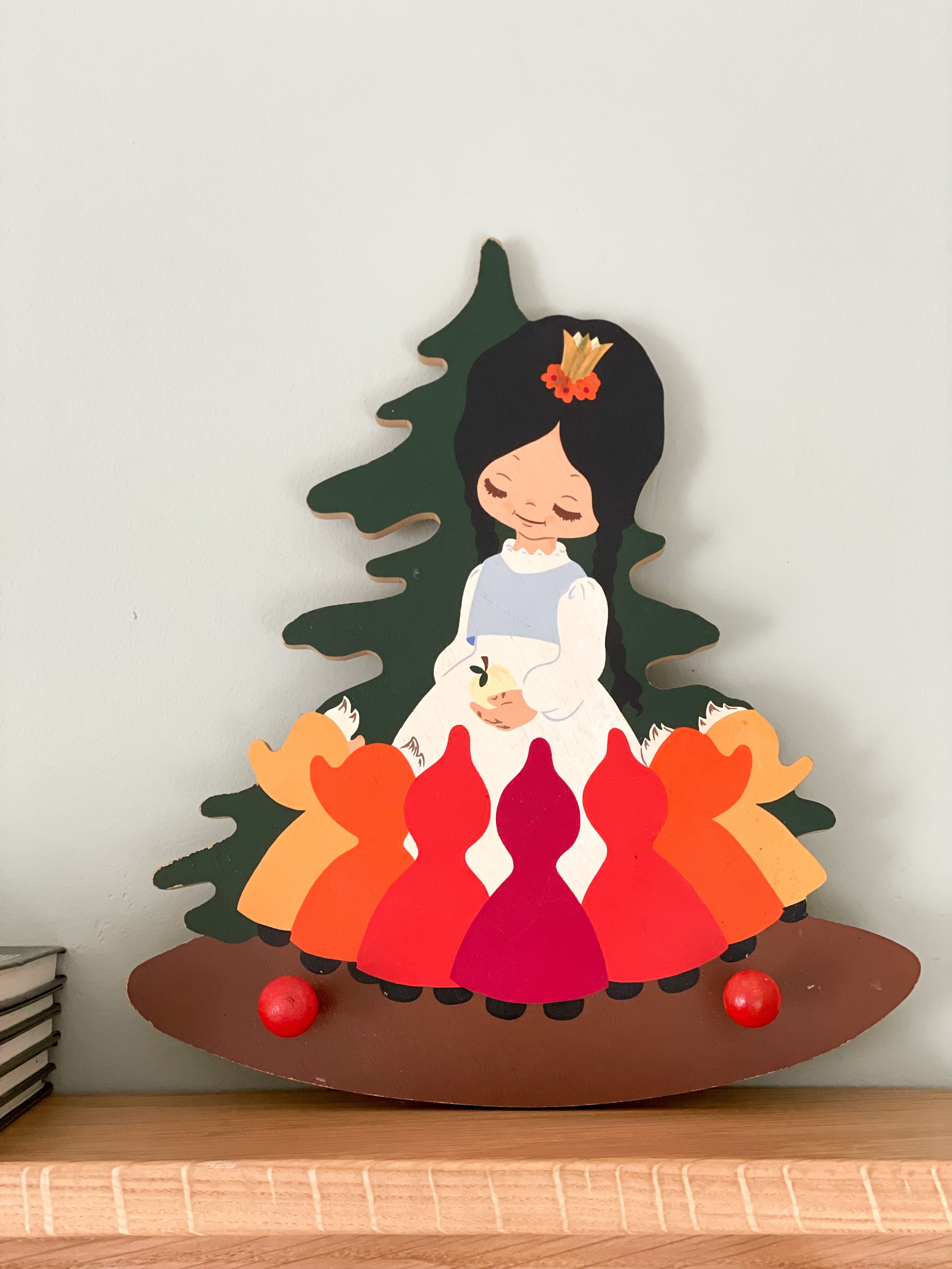 Vintage 1970s German wooden peg rail coat hook with Snow White design, by Mertens Kunst - Moppet