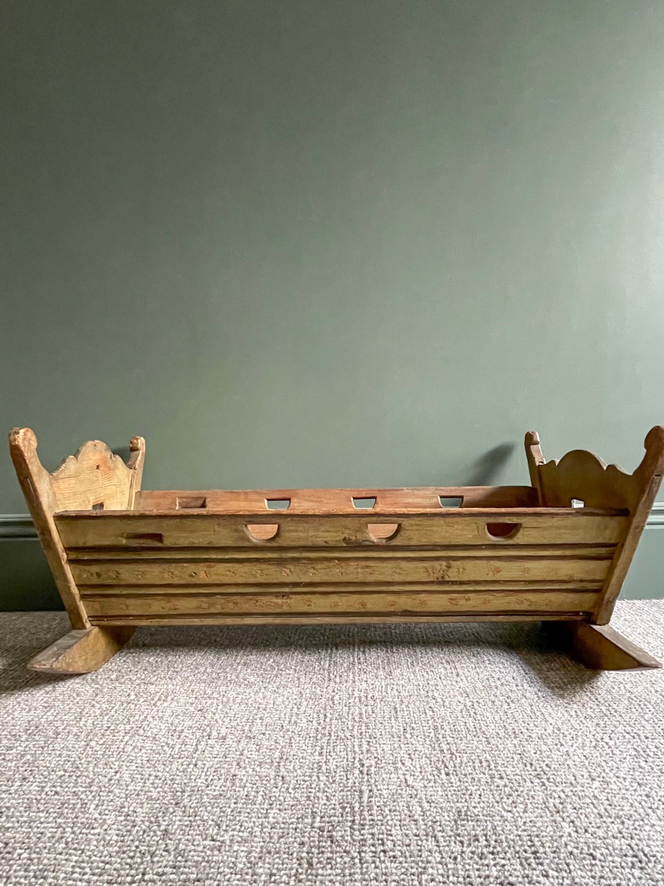 Antique 18th century Gustavian Swedish folk art cradle or crib - Moppet