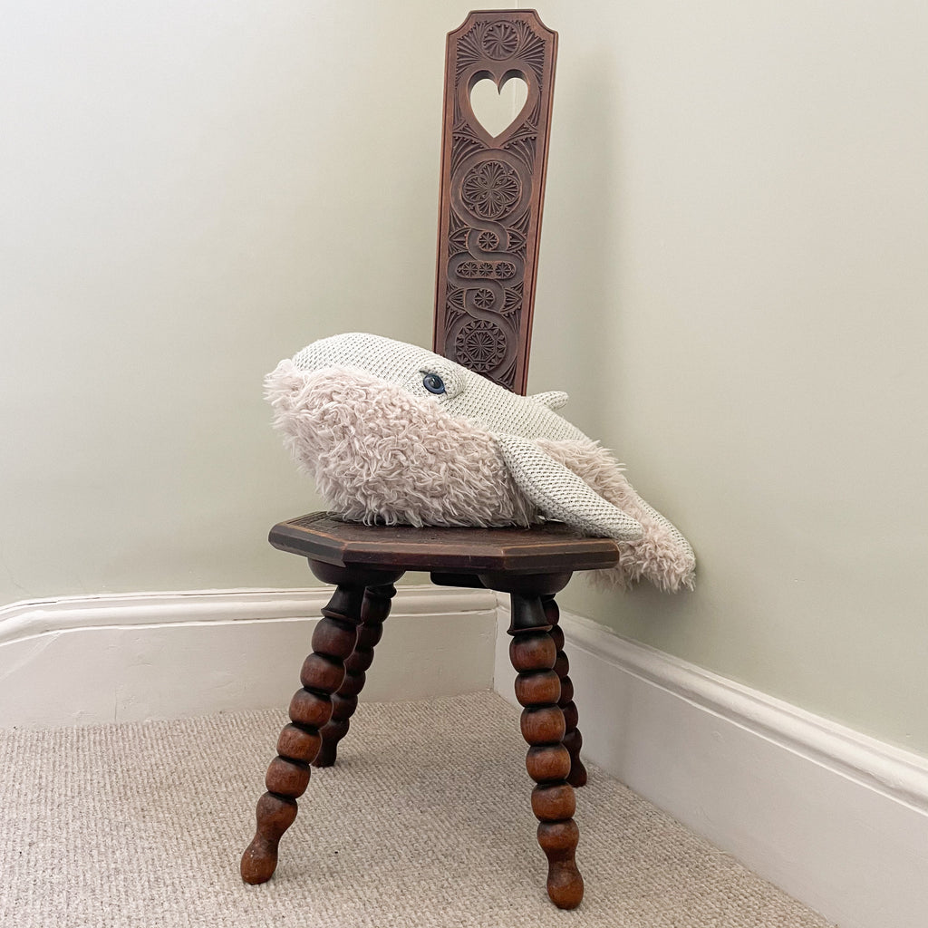 Vintage oak spinning chair or Welsh love seat with bobbin legs - Moppet