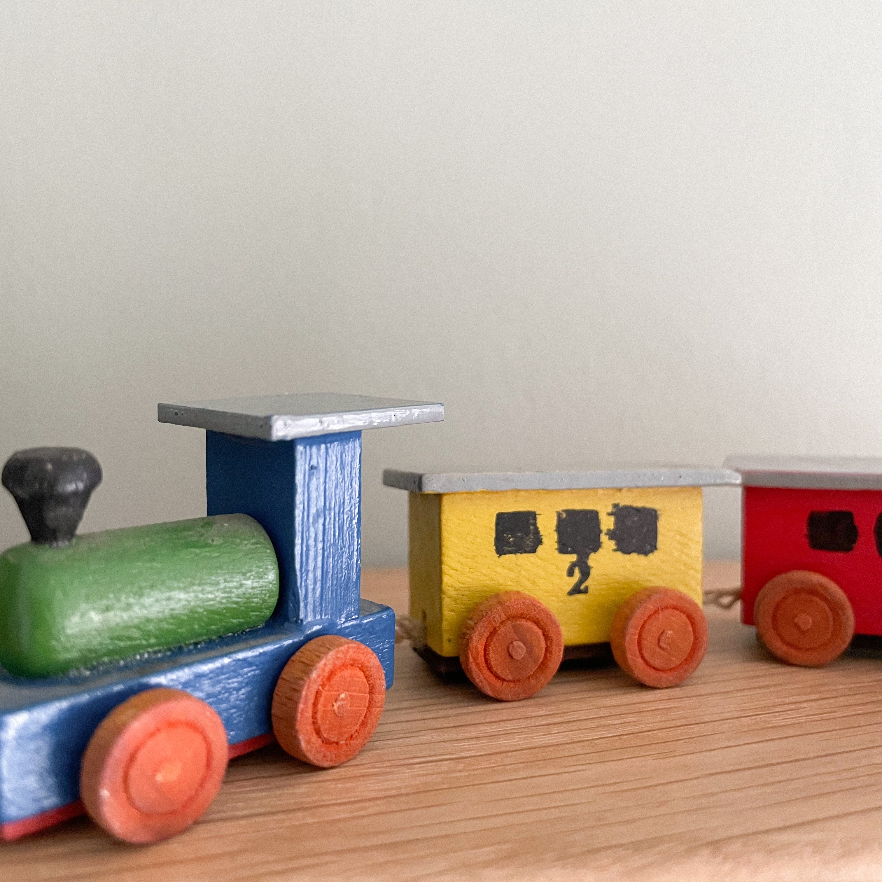 Vintage German wooden train, made in the German Democratic Republic - Moppet