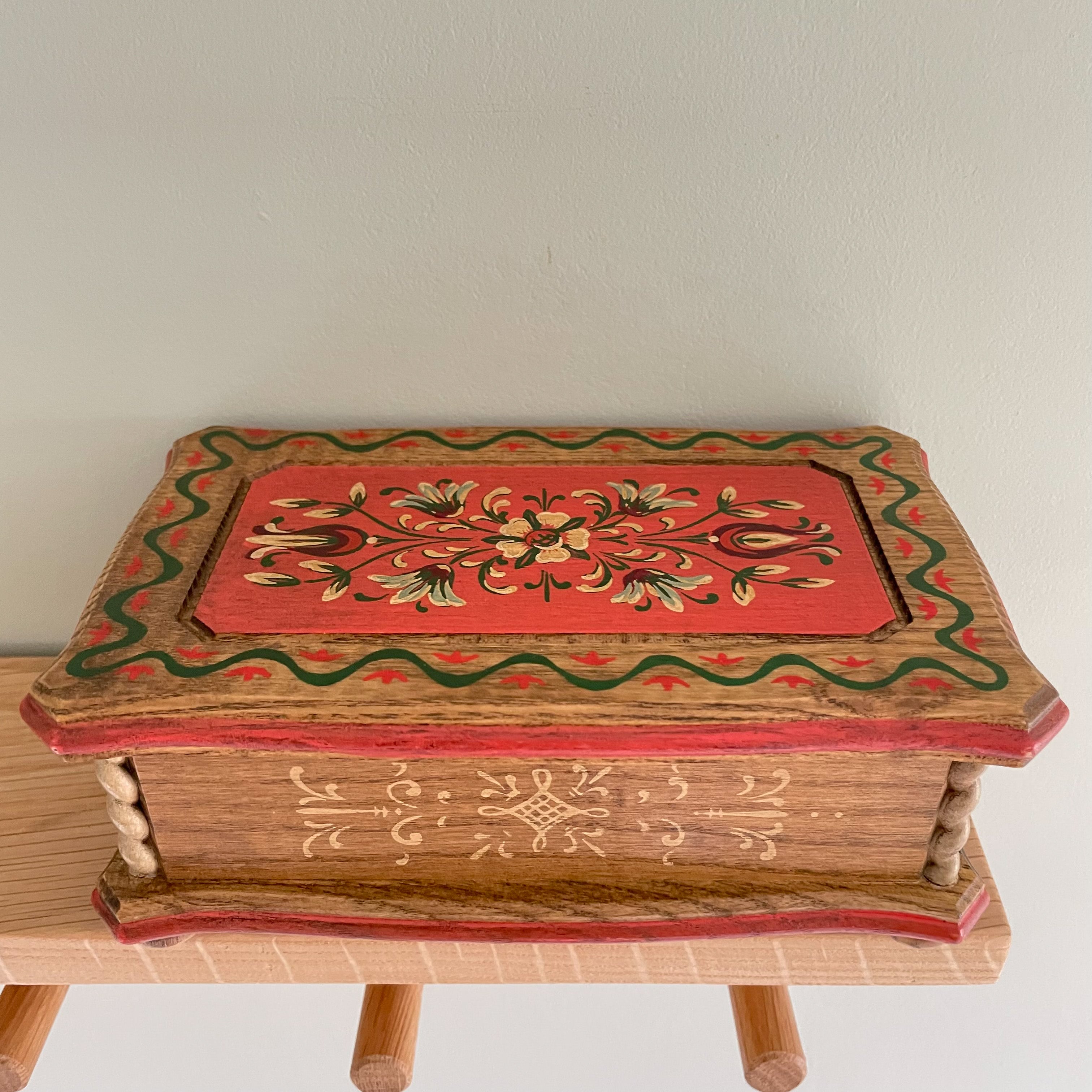 Vintage 1950s Italian hand-carved and painted floral wooden music box - Moppet