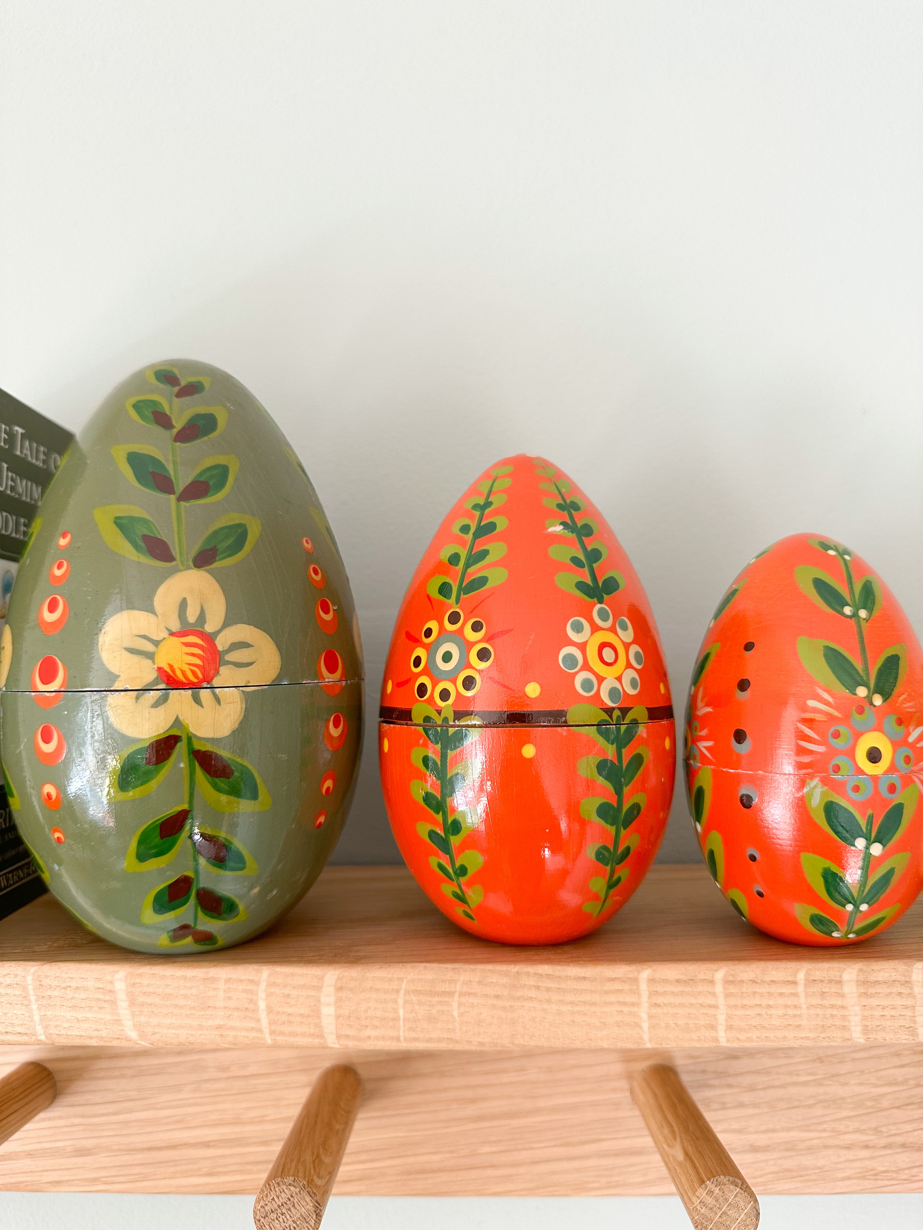 Vintage 1970s wooden nesting Easter eggs - Moppet