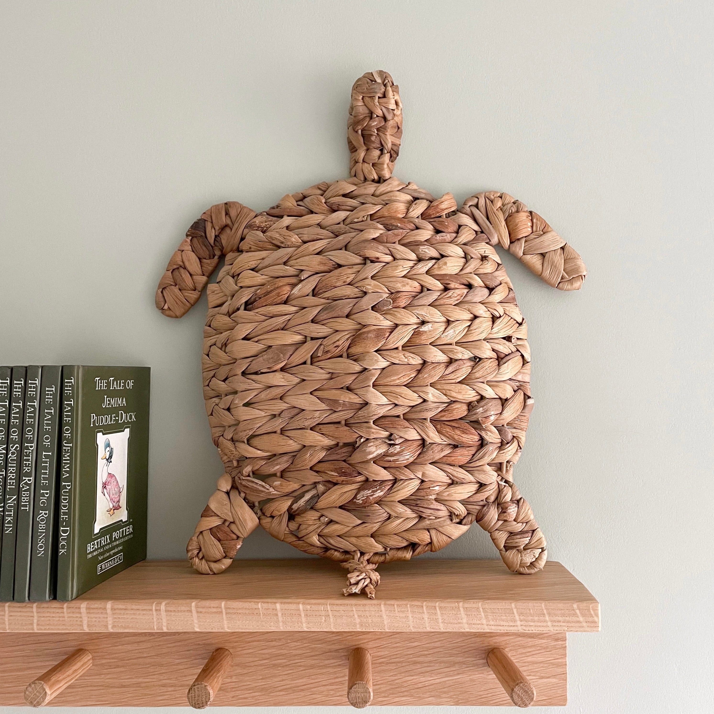 Vintage woven wall-hanging turtle made of water hyacinth - Moppet