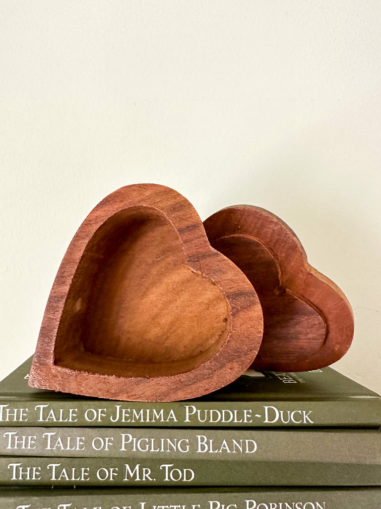 Vintage hand-carved wooden heart-shaped lidded trinket box - Moppet