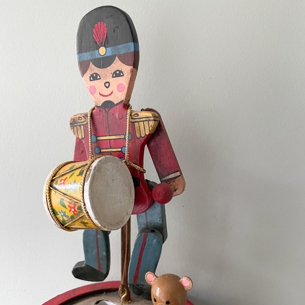 Vintage wooden music box with articulated drumming soldier, by Enesco - Moppet