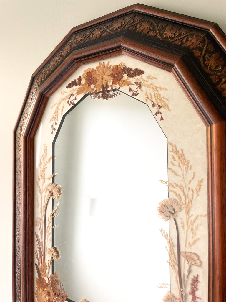 Vintage wooden carved mirror with pressed flowers - Moppet